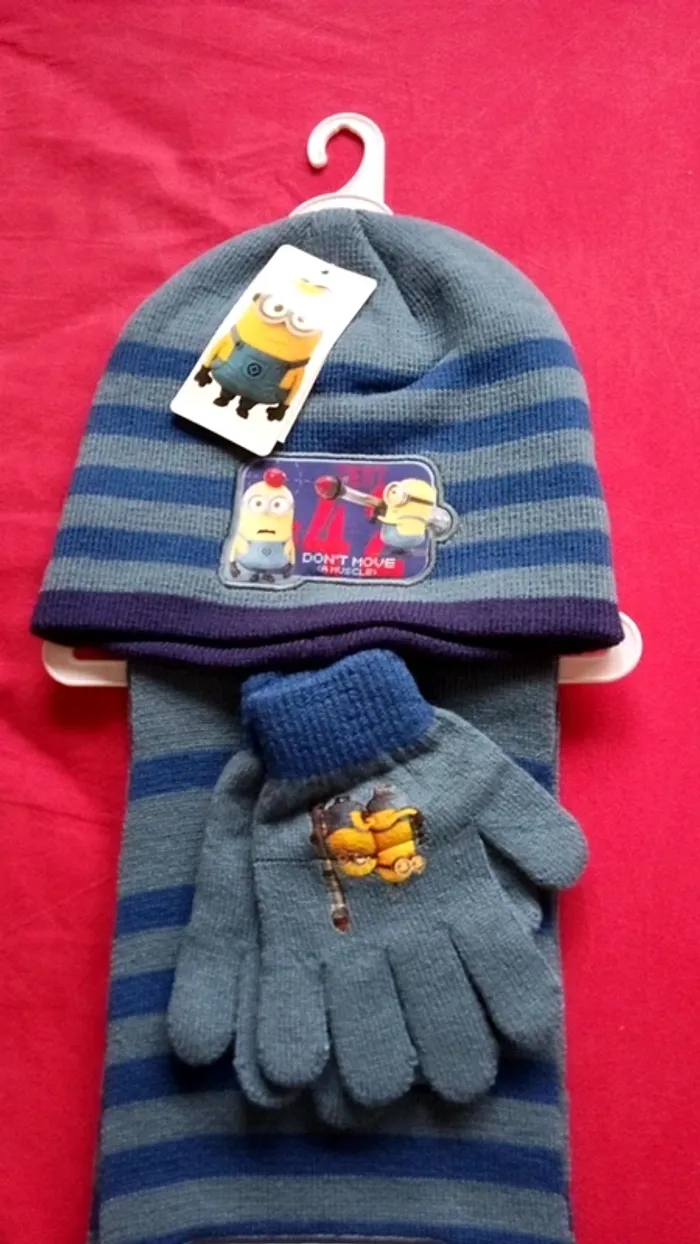 Ensemble bonnet gant écharpe minions