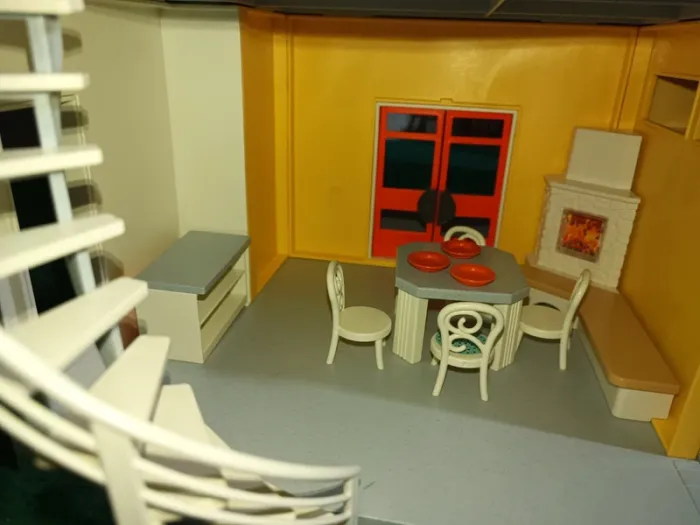 Lot maison Playmobil 9266 sur 3 étages + jardin - photo numéro 8
