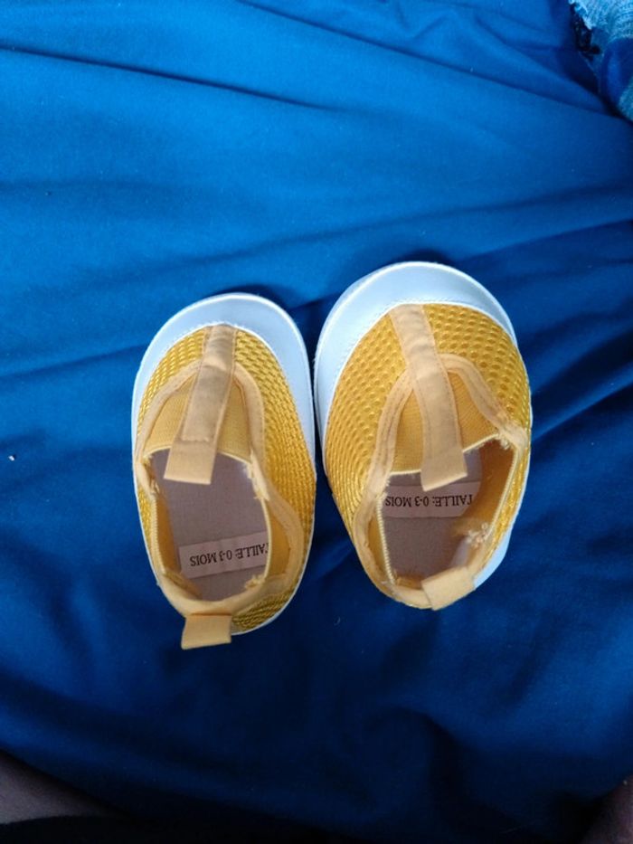 Lot chaussures bébé 0-3 mois - photo numéro 2