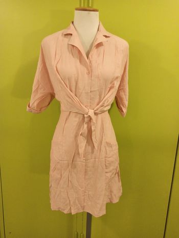 Robe chemise avec deux poches plats,rose soumon, élégant à porter avec des bas et converses