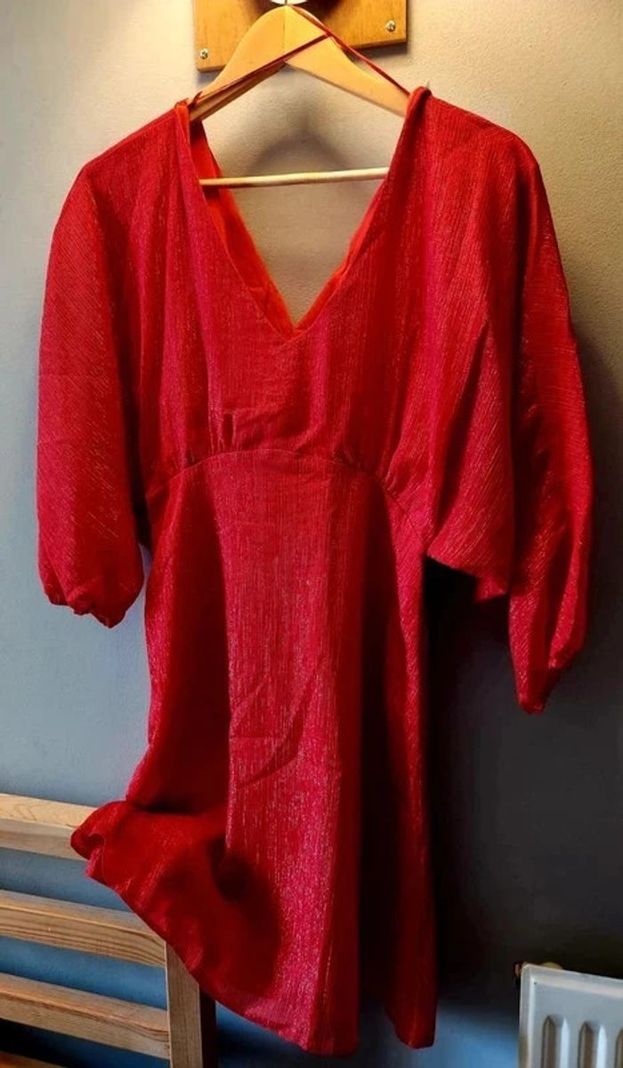 Robe rouge détails dorés Naf Naf - photo numéro 2
