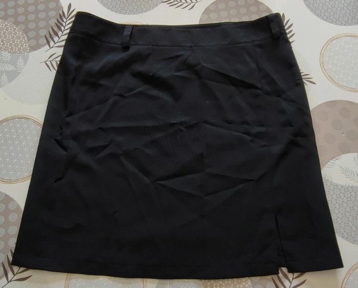 Jupe courte fendue, zippée