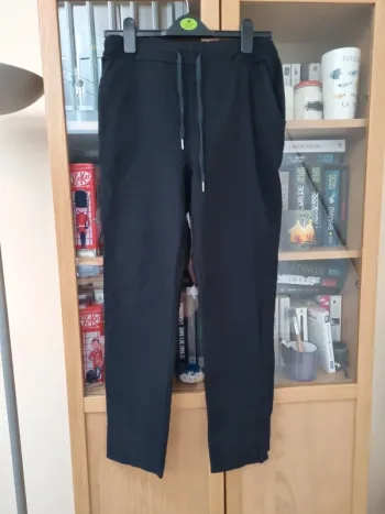 Pantalon noir  hyper strech taille 42