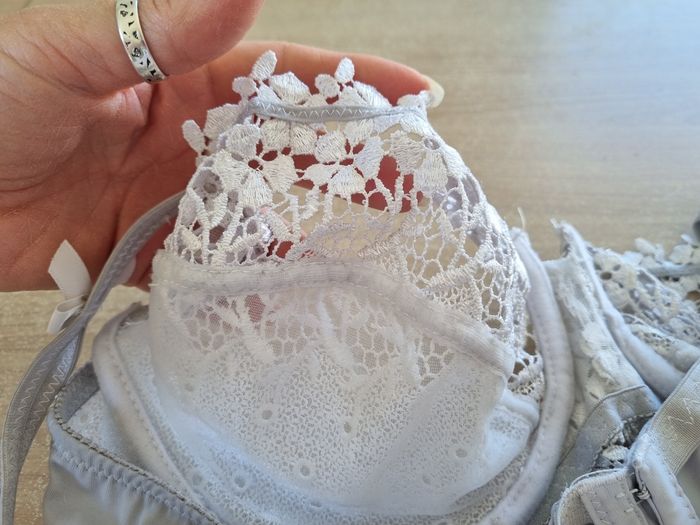 Soutien  gorge gris et blanc - photo numéro 5