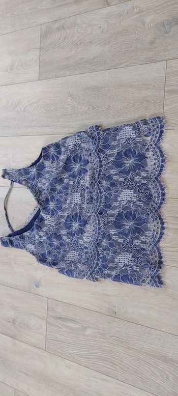 Blouse légére Yessica, bleue, avec dentelle, taille S, nickel