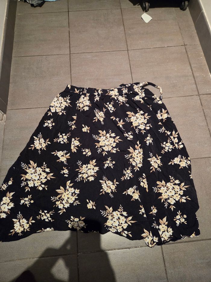 Jupe portefeuille noir a fleur vintage - photo numéro 3