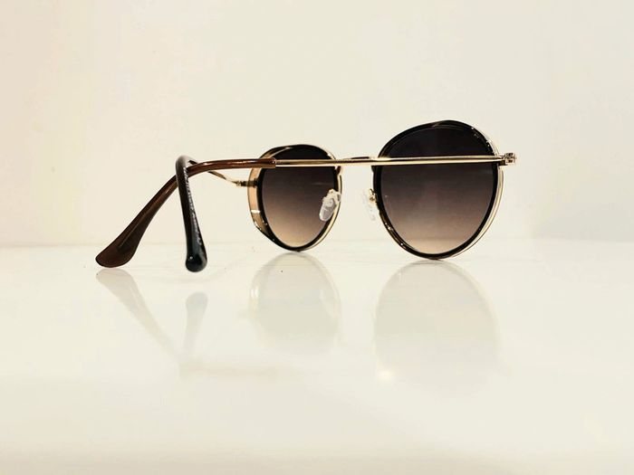 Lunette de soleil mixte ronde noire et dorée verres dégradés UV protection catégorie 2 - photo numéro 6