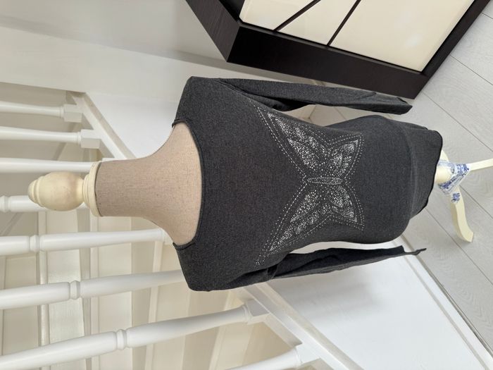 Pull Etam gris foncé avec motif papillon à l’arrière - photo numéro 4