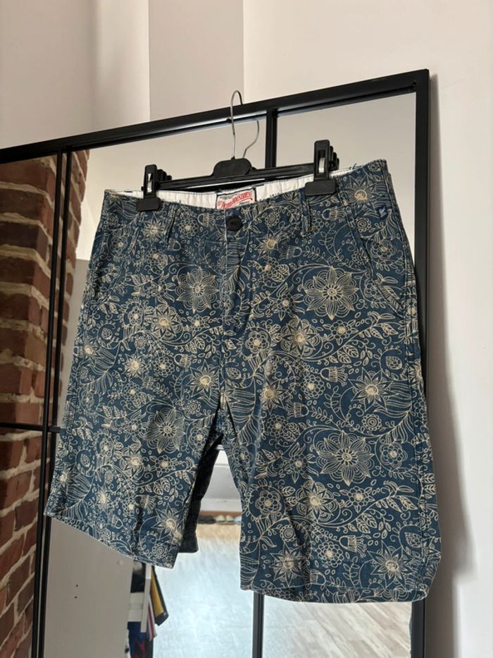 Short à motifs