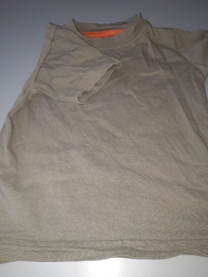 Tez shirt kaki uni 3 ans