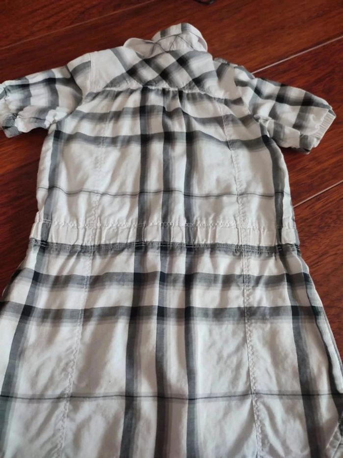 Belle robe Burberry 4 ans - photo numéro 4