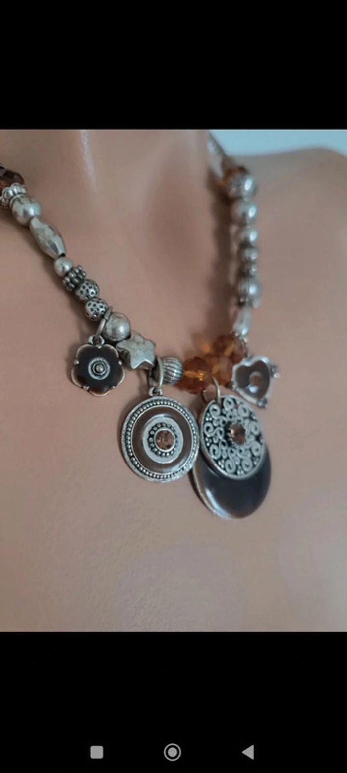 Collier fantaisie à breloques - photo numéro 2