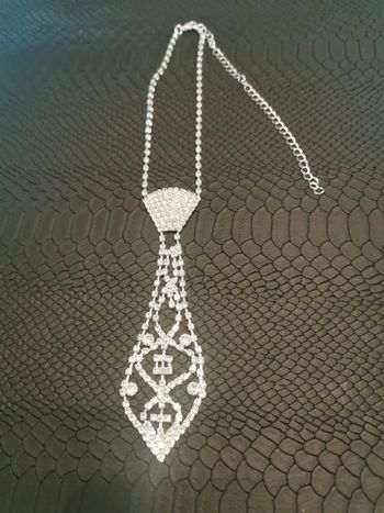 Cravate de strass brillante