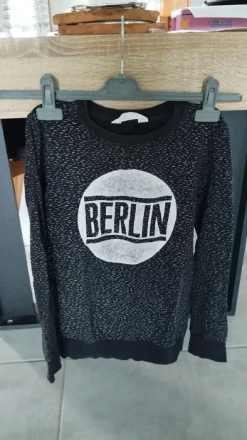 Sweat noir et gris taille 8/10 ans fille