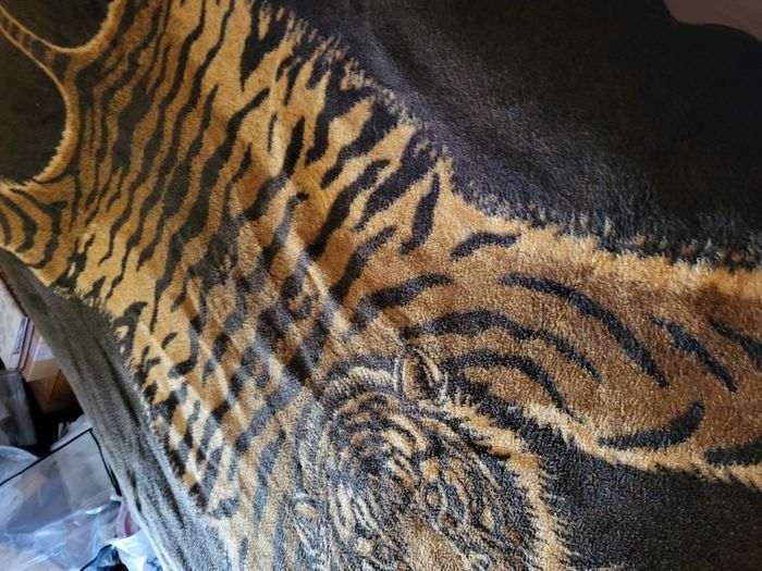 couvre lit , tigre , couverture fausse fourrure 180 x 200 - photo numéro 2
