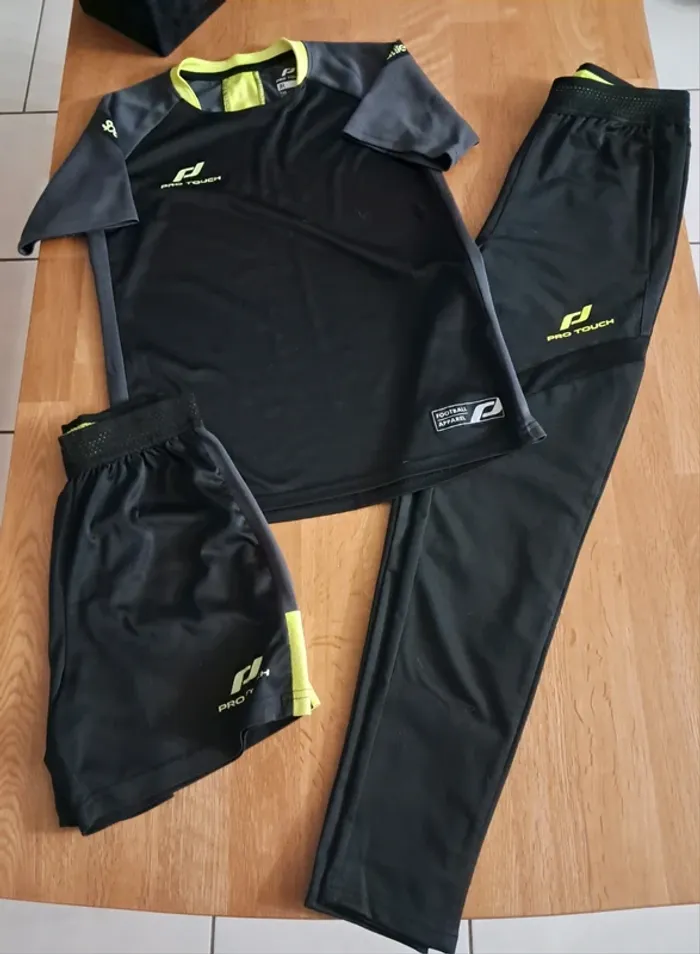 Lot Tee-shirt Short jogging 8/12 ans