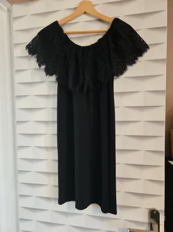 Robe noir à volants
