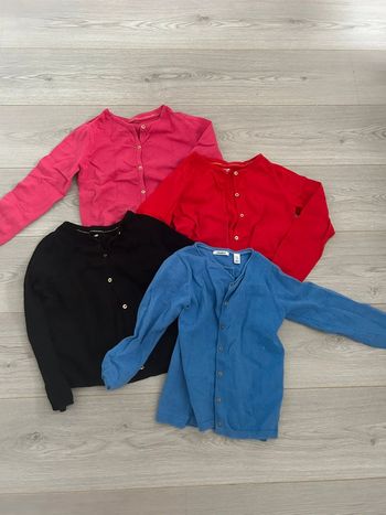 Lot 4 gilets 8 ans