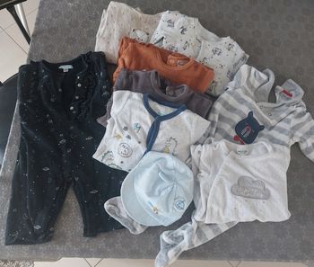 Lot 8 pyjamas chaud bébé 9 mois  et cadeau