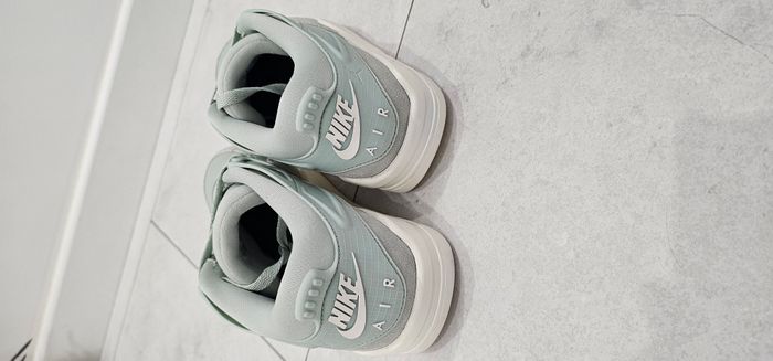 Baskets femme Air Jordan 4 RM taille 40.5 - photo numéro 4