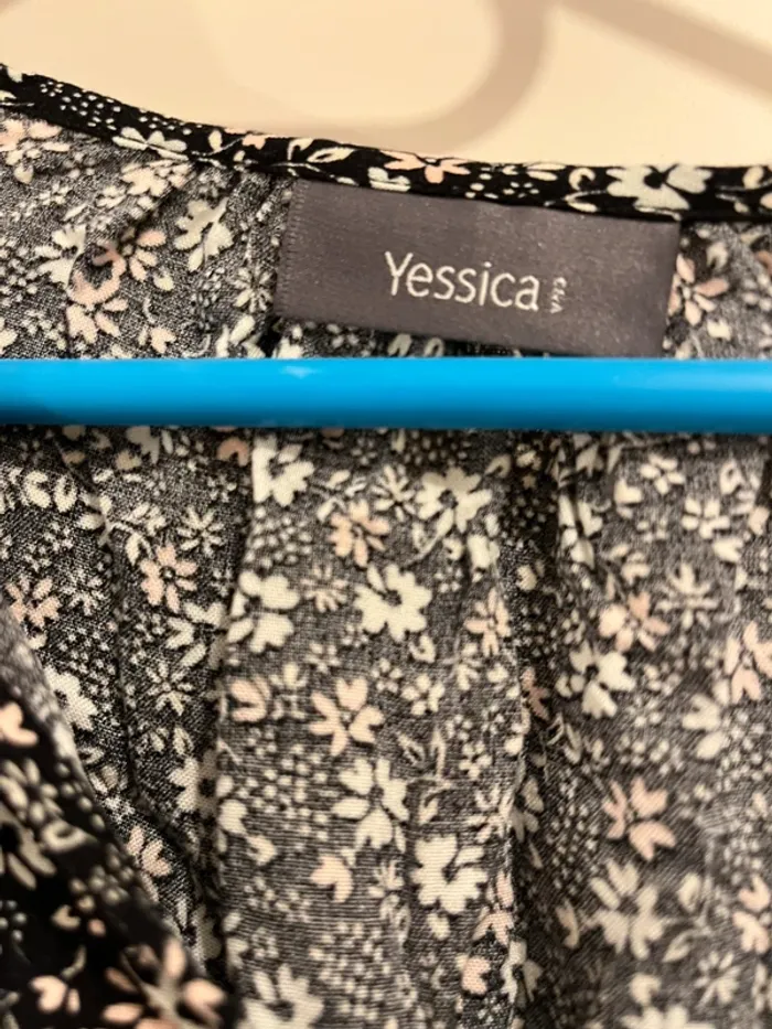 Blouse yessica taille 48 en très bon état - photo numéro 2