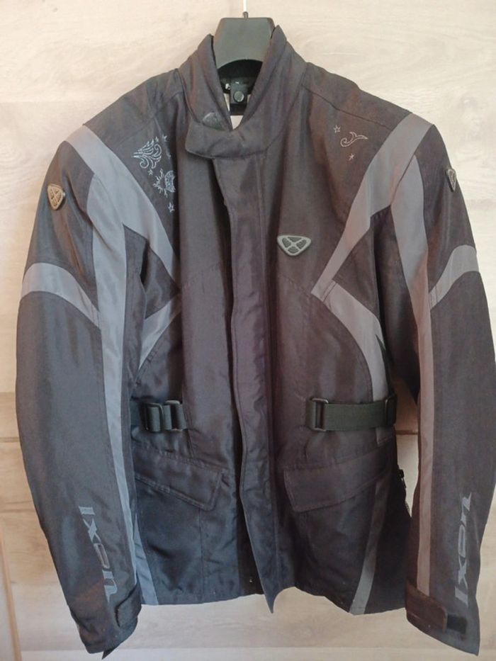 Veste de moto femme taille 38/40 ixon excellent état très peu porte - photo numéro 3
