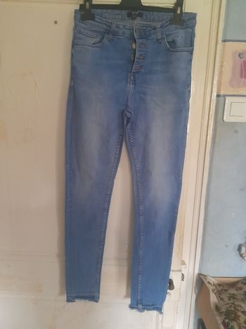 Jean bleu clair skinny fit, marque Kiabi, taille 36