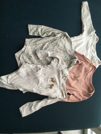 Lot 4 bodys manches longues 3 ans