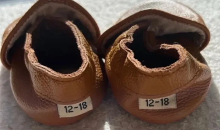 Chaussons bébé 12-18 mois en simili cuir, en bon état. - photo numéro 9