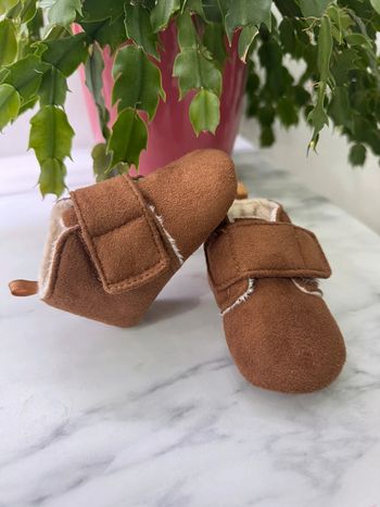 🌸Chaussons marron type daim HetM pointure 14/15 bébé