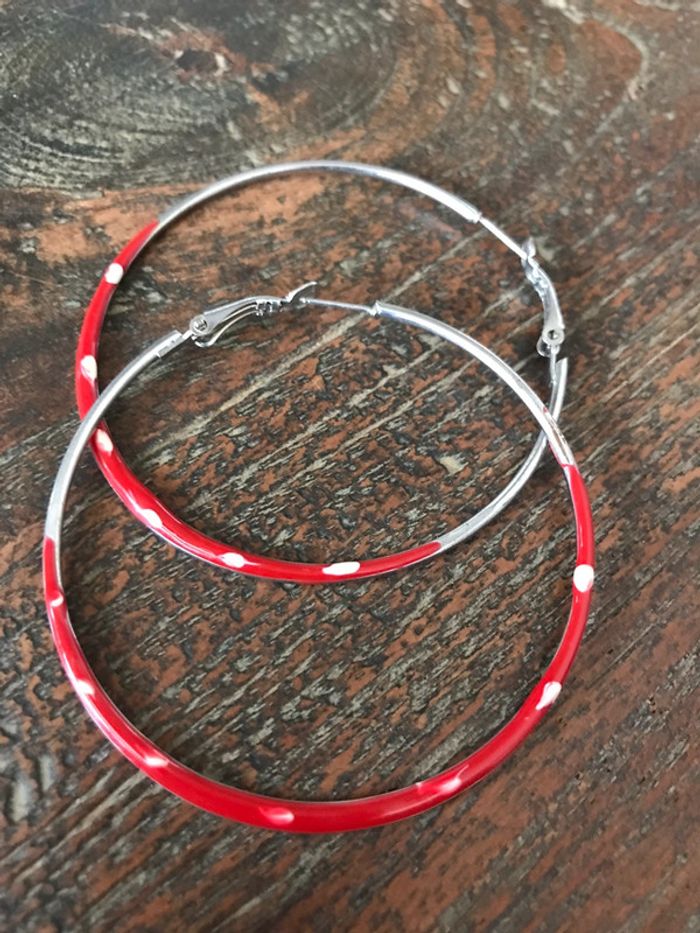 Magnifique paire de boucles d’oreilles anneaux rouges