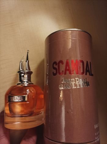 Parfum femme Scandale jpg