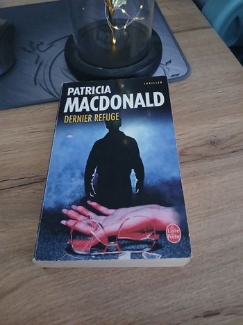 LIVRE DERNIER REFUGE DE PATRICIA MACDONALD
