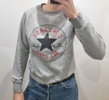 pull gris converse