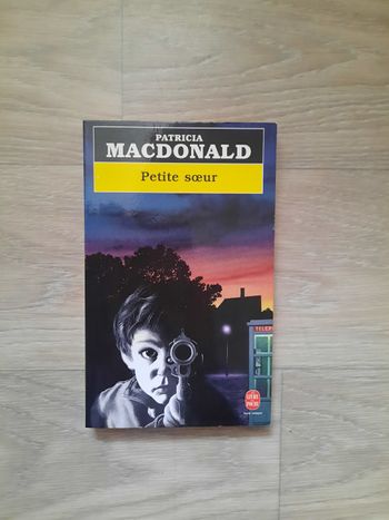 Livre: Petite sœur de Patricia Macdonald