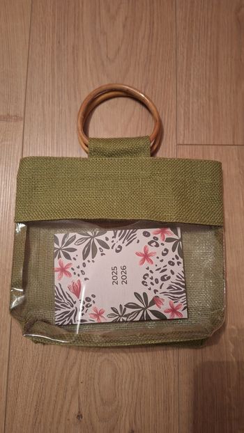 Sac à main type toile de jute vert 24x19x10cm et agenda neuf