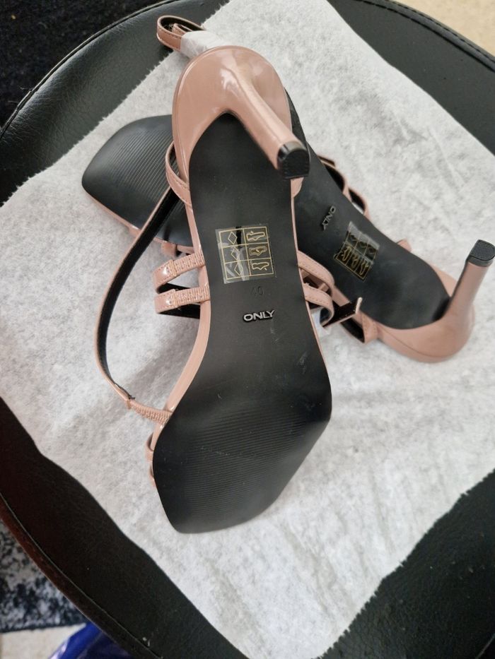 Chaussures a talons - photo numéro 3