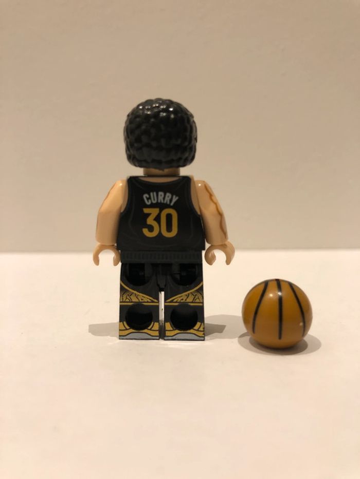 Figurine type lego Stéphen Curry aux Warriors. Basketteur - photo numéro 3