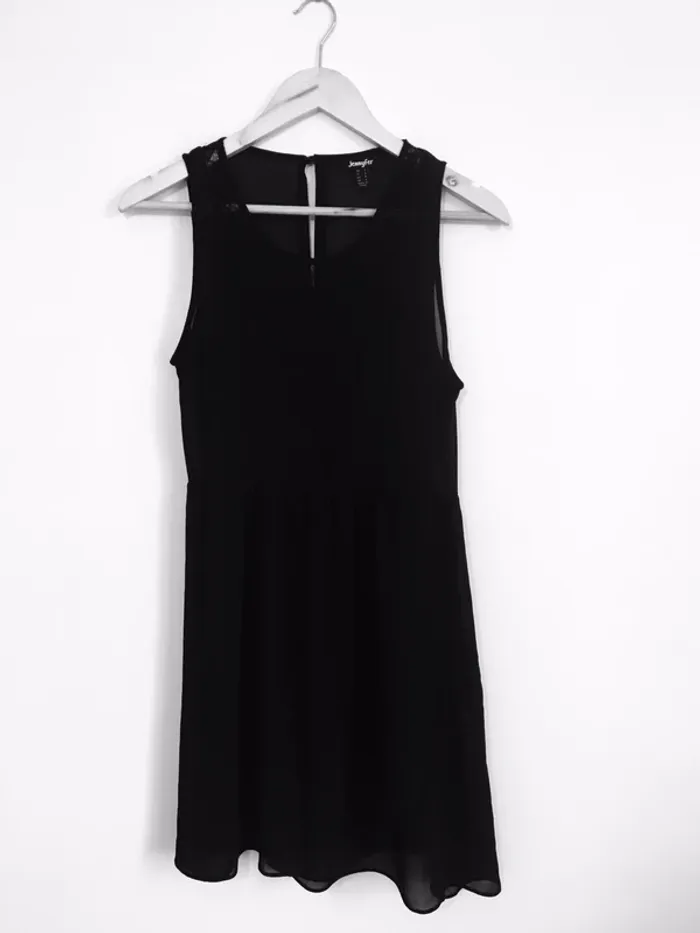 Robe avec broderie