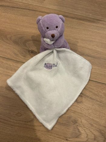 Doudou mouchoir ours violet baby nat’