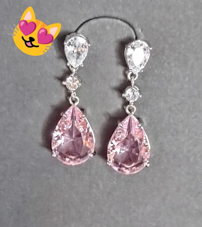 Boucle d'oreille rose