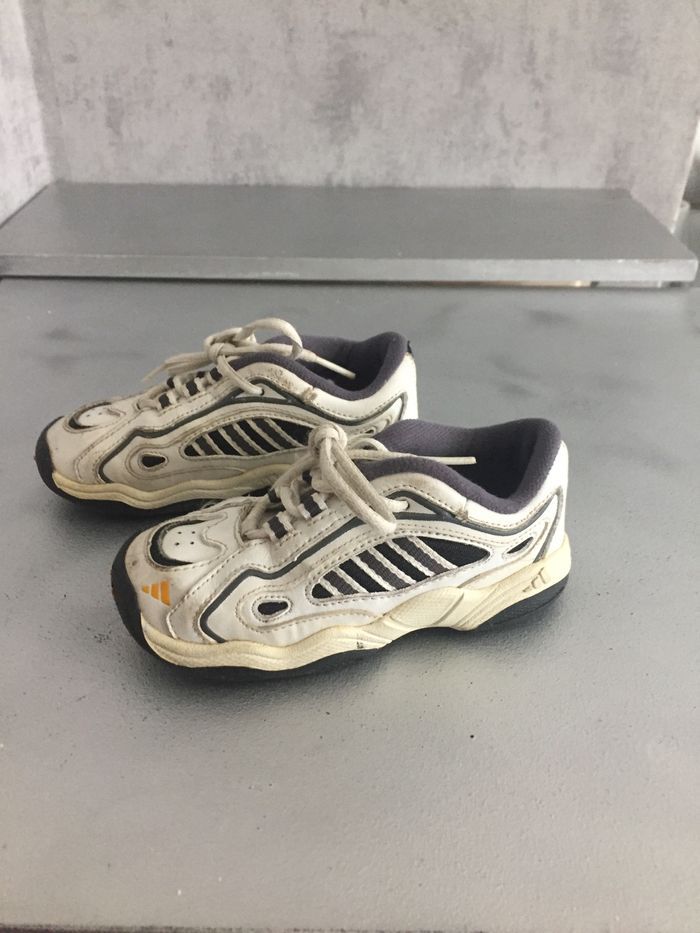 Baskets taille 25