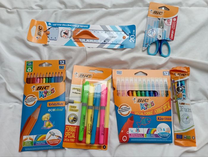 Lot 6 PCS fournitures scolaires Bic neuf 10€