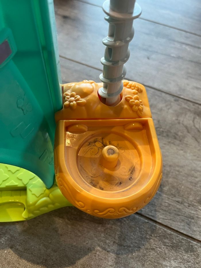 Gros lot tut tut copain , château , princesses - photo numéro 2