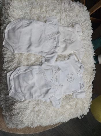 Lot bodys manches courtes