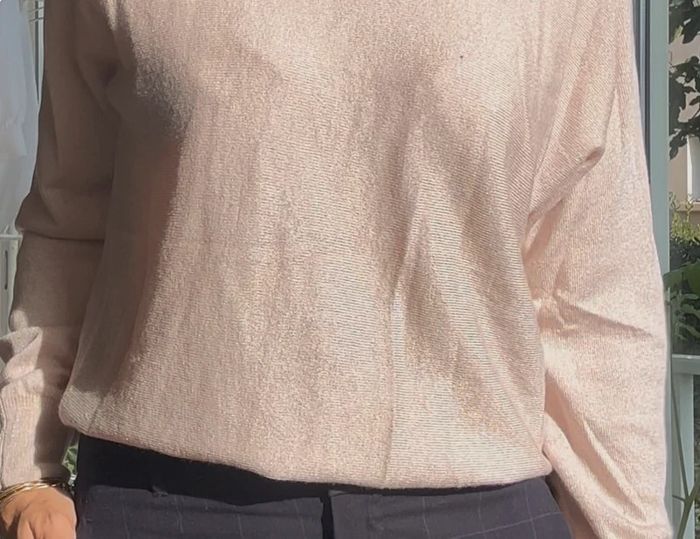 Pull rose poudré pailleté - Caroll - taille S - très bon état - pink shirt - photo numéro 3