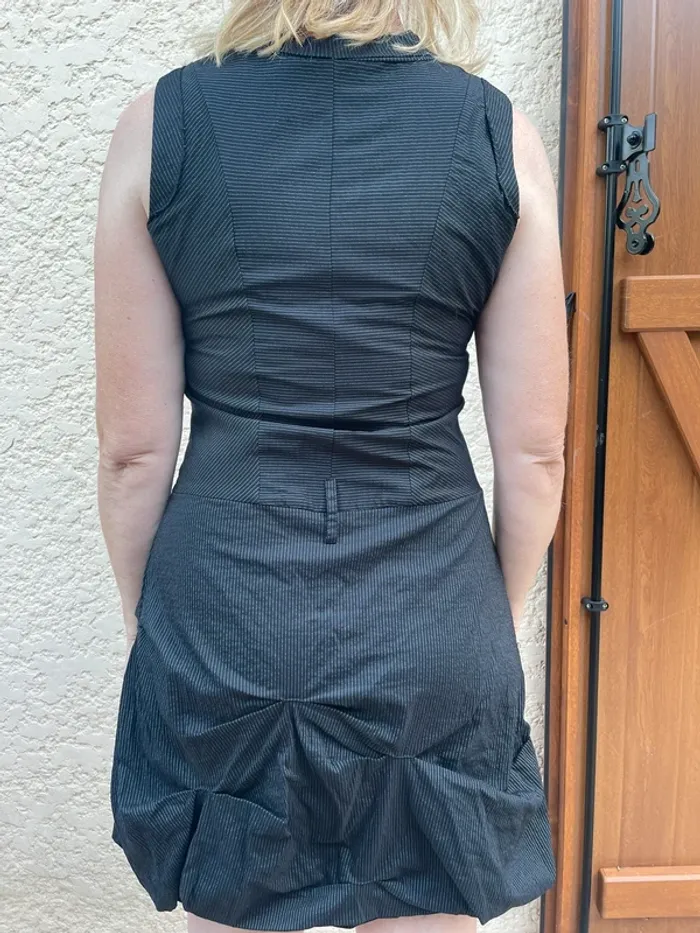Robe noire rayée blanche - photo numéro 2