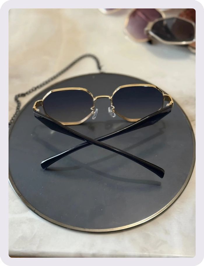 Lunette de soleil octogonale noire - photo numéro 4
