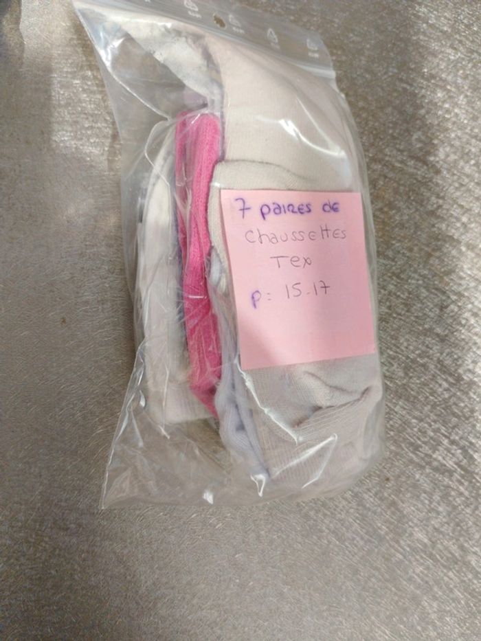 Chaussettes fille pointure 15-17, 23 paires - photo numéro 7