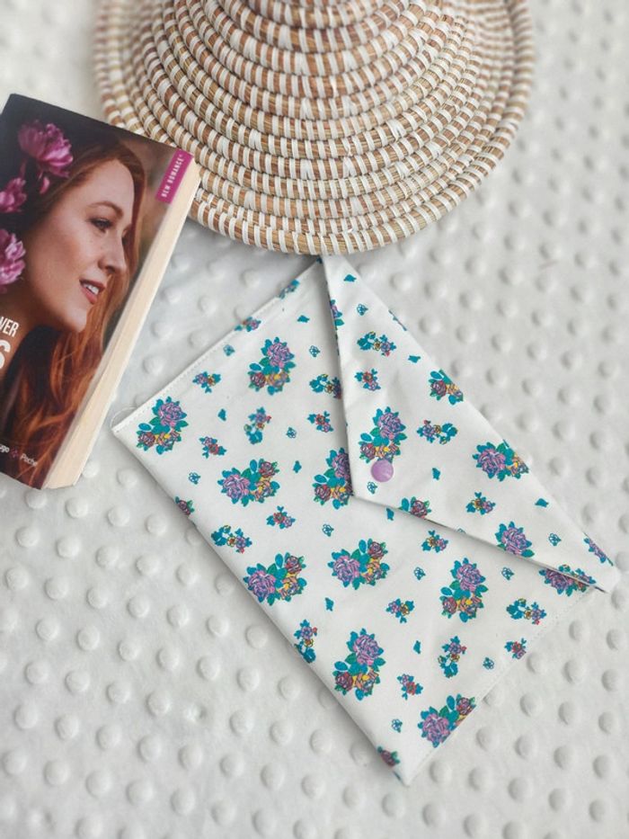 Protege livre fleuri liberty